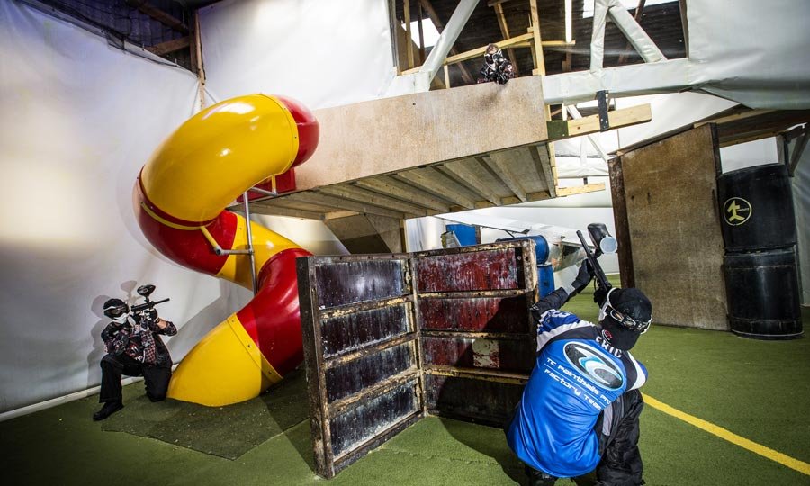 Paintball-Action in der Paintballfarm in Dietwil