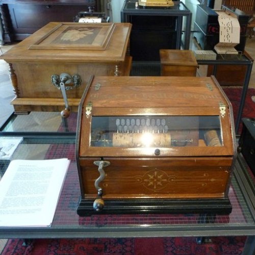 Museum für Uhren und mechanische Musikinstrumente - MUMM Oberhofen