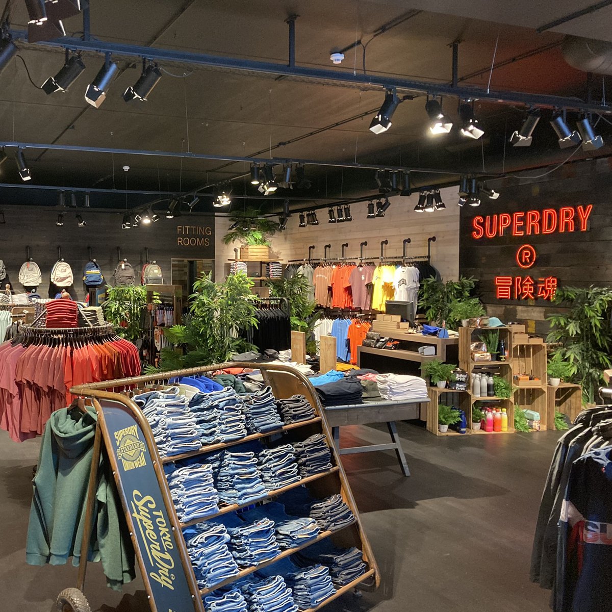Der SuperDry-Shop im Landquart Outlet Center